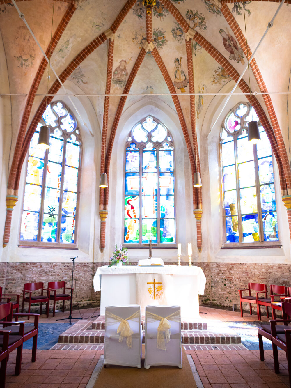 Innenansicht einer Kirche für die Trauung