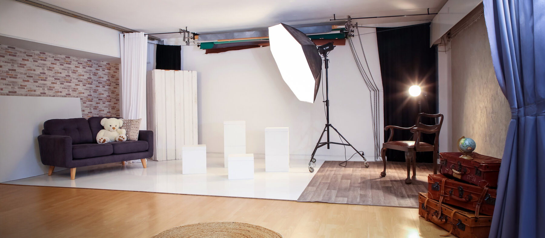 Fotostudio von Foto Brunke mit Aufnahmehintergründen und Studiobeleuchtung